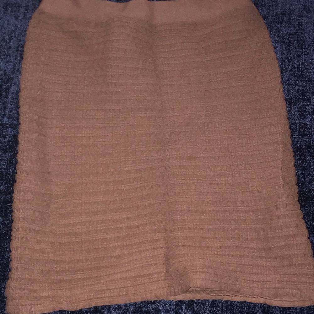 Stretchy brown mini skirt.